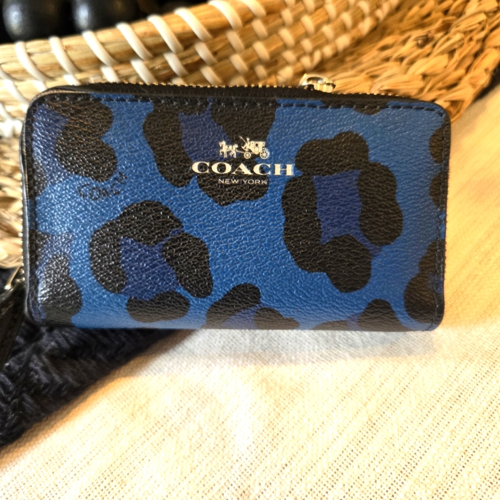 💙Blue Coach accordian wallet